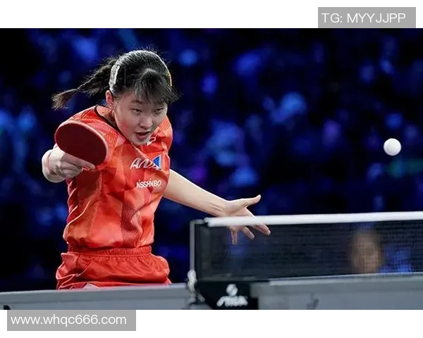 足球球星身型女孩子塑造力量与优雅的完美结合，展现自信与运动之美